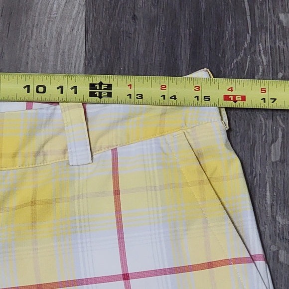 Nike Dri Fit Golf Bermuda Plaid Shorts - Picture 8 of 11